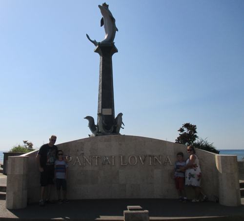dolphin statue in Lovina